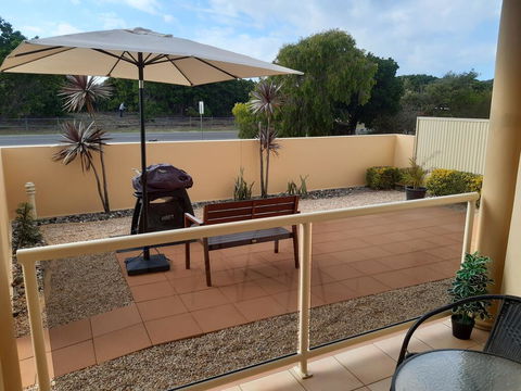 Maxs Beachside Villa - E Caravan Parks 1