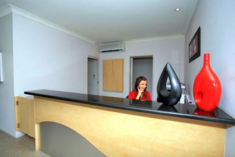 Mayfair Motel - E Caravan Parks 1