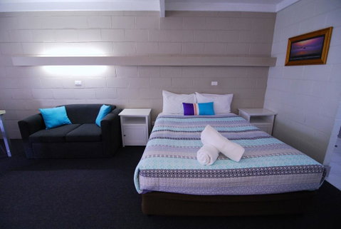 Mayfair Motel - E Caravan Parks 2