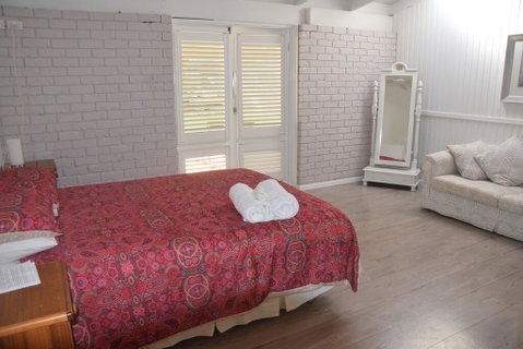 McCarthy Lake House - E Caravan Parks 1
