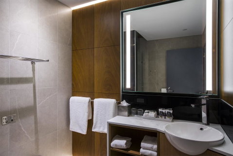 Mercure Sydney Liverpool - E Caravan Parks 3