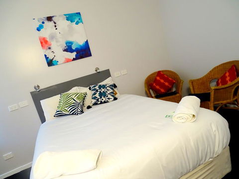 Mercury Motor Inn - E Caravan Parks 2
