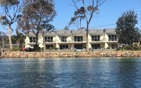 Merimbula Lake Apartments - E Caravan Parks 0