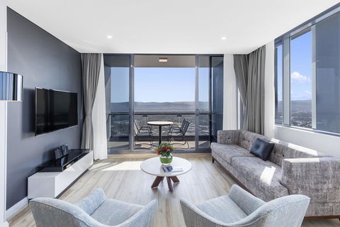 Meriton Suites Southport - E Caravan Parks 0
