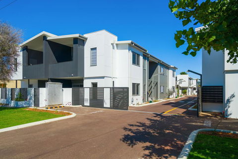 MERRIFIELD Foothill Suites - RELAXING LIFETYLE CHOICE - E Caravan Parks 0