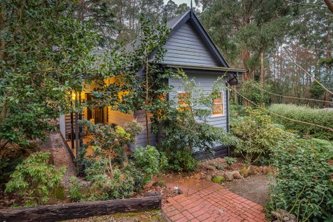 Merrow Cottages - Forest Edge - E Caravan Parks 1