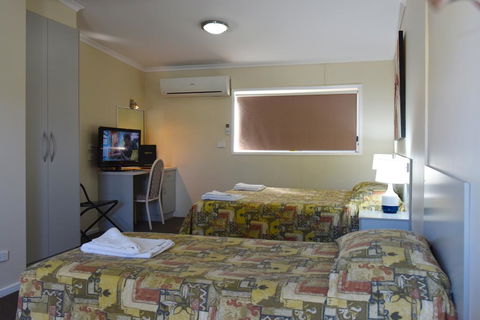 Mia Motel - E Caravan Parks 1