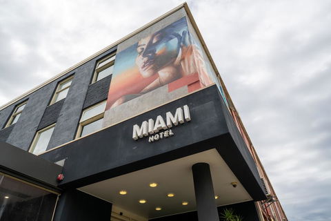 Miami Hotel Melbourne - E Caravan Parks 0