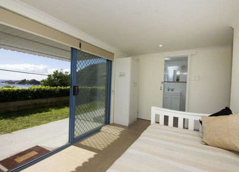 Mick's Apartment - Seal Rocks Beachfront - E Caravan Parks 2