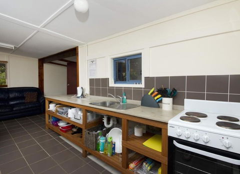 Mick's Beach Cottage - Seal Rocks Beachfront - E Caravan Parks 2
