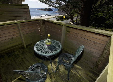 Mick's Beach Cottage - Seal Rocks Beachfront - E Caravan Parks 1