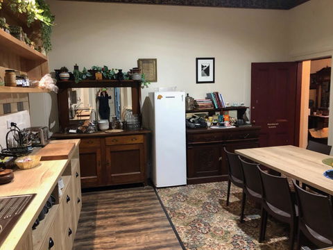 Mickey Bourke's Koroit Hotel - E Caravan Parks 1