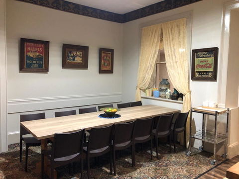 Mickey Bourke's Koroit Hotel - E Caravan Parks 2