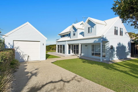 Middle Rock Beach House - Beach Front, Lake Cathie - E Caravan Parks 0