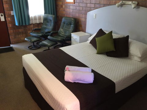 Miles Outback Motel - E Caravan Parks 3