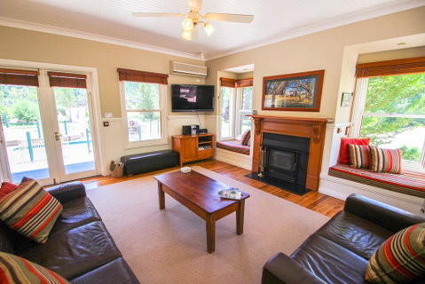 Mill Cottage - E Caravan Parks 3