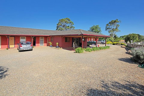 Milton Village Motel - E Caravan Parks 2