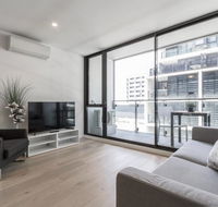 Modern  Bright 2BR Apt- Parking WIFI Pool  Gym - E Caravan Parks