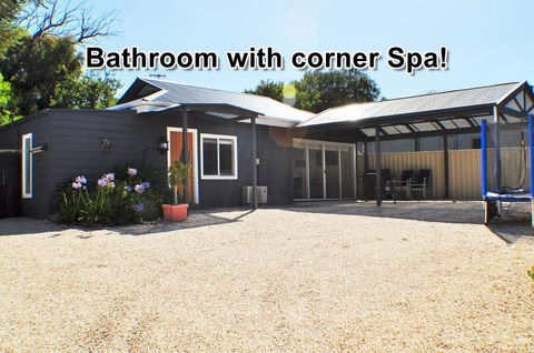 MODERN & LUXURIOUS WITH SPA BATH! - E Caravan Parks 0