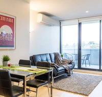 Modern 1 Bedroom Apartment In Tranquil Parklands - E Caravan Parks