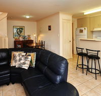 Modern 3 Bedroom Townhouse - E Caravan Parks