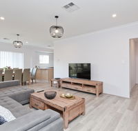 Modern and Spacious home near Curtin University - E Caravan Parks