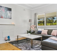 Modern Aus home on the edge of North Ryde Oval - E Caravan Parks