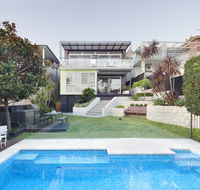 Modern Beach House - E Caravan Parks