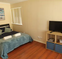 Modern Cosy Studio Close to QEH  Adelaide CBD  Airport  Beaches - E Caravan Parks