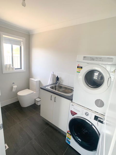 Modern Majestic - Everything You Need - Private Location - E Caravan Parks 3