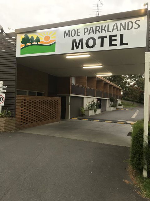 Moe Parklands Motel - E Caravan Parks 2