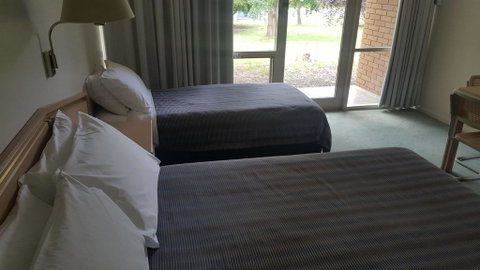 Moe Parklands Motel - E Caravan Parks 0