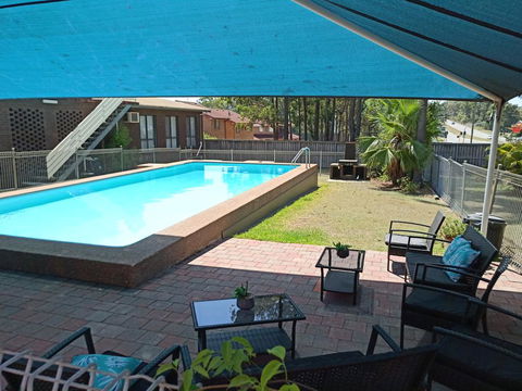 Molly Morgan Motor Inn - E Caravan Parks 1