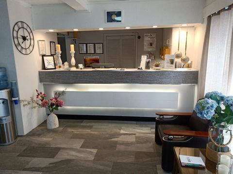 Molly Morgan Motor Inn - E Caravan Parks 0