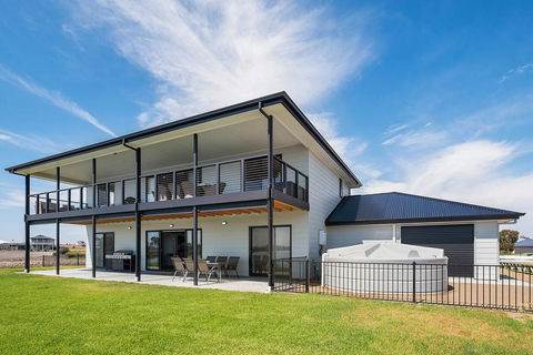 Moments On The Water - E Caravan Parks 3
