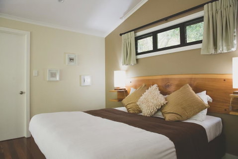 Montague's Of Montville - E Caravan Parks 1