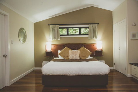 Montague's Of Montville - E Caravan Parks 3