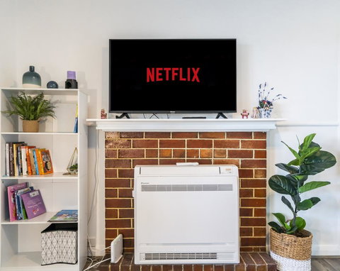 Moonah House-10 Mins To CBD & MONA, 4BR, 2 BATH, Great View, Park 3 Cars, Sleep 11, King Bed, En-suite - E Caravan Parks 3