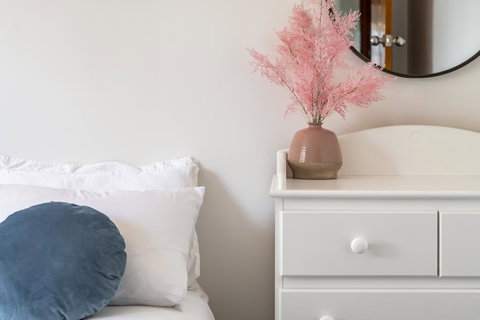 Moonah House-10 Mins To CBD & MONA, 4BR, 2 BATH, Great View, Park 3 Cars, Sleep 11, King Bed, En-suite - E Caravan Parks 1