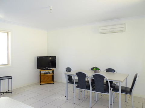 Moonta Bay Cabins - E Caravan Parks 2