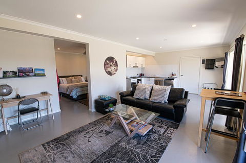 Mortimers Wines - The Vines Studio - E Caravan Parks 2