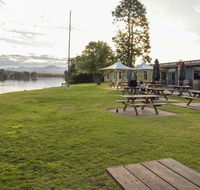 Moruya Waterfront Hotel Motel - E Caravan Parks
