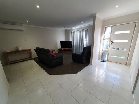 Motel24Seven And Apartments - E Caravan Parks 3
