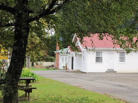 Mountain View Motel - E Caravan Parks 0