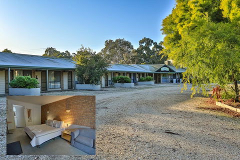 Mountain View Motor Inn & Holiday Lodges - E Caravan Parks 2