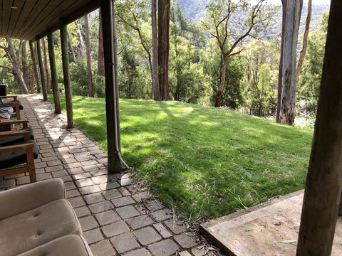 Mountain Village Cabin - E Caravan Parks 1