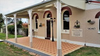 Must Love Dogs BB  Self Contained Cottage