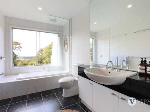 Myers Road Retreat Plus Guest House - E Caravan Parks 1