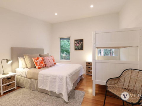 Myers Road Retreat Plus Guest House - E Caravan Parks 2