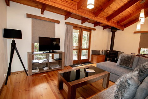 Mystic View Cottage - E Caravan Parks 1
